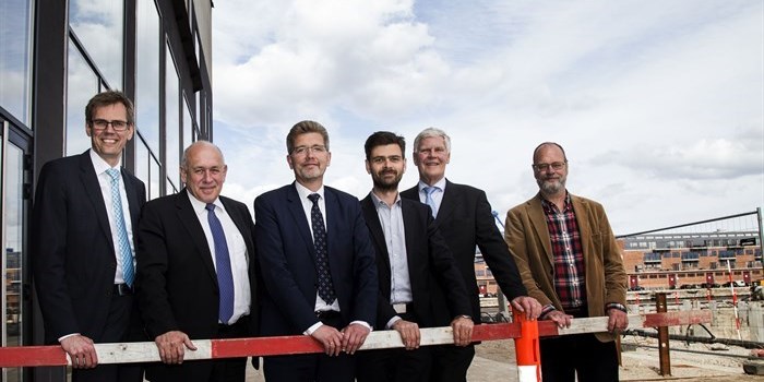 Kickoff for EnergyLab Nordhavn blev markeret af taler af Jacob Østergaard, der er en af initiativtagerne til Energylab Nordhavn, universitetsdirektør på DTU Claus Nielsen, Københavns overborgmester Frank Jensen, projektleder i EnergyLab Nordhavn Christoffer Greisen, bestyrelsesformand for EUDP Torkil Bentzen og udviklingsdirektør i By & Havn Michael Soetmann. Foto. Ulrik Jantzen. 